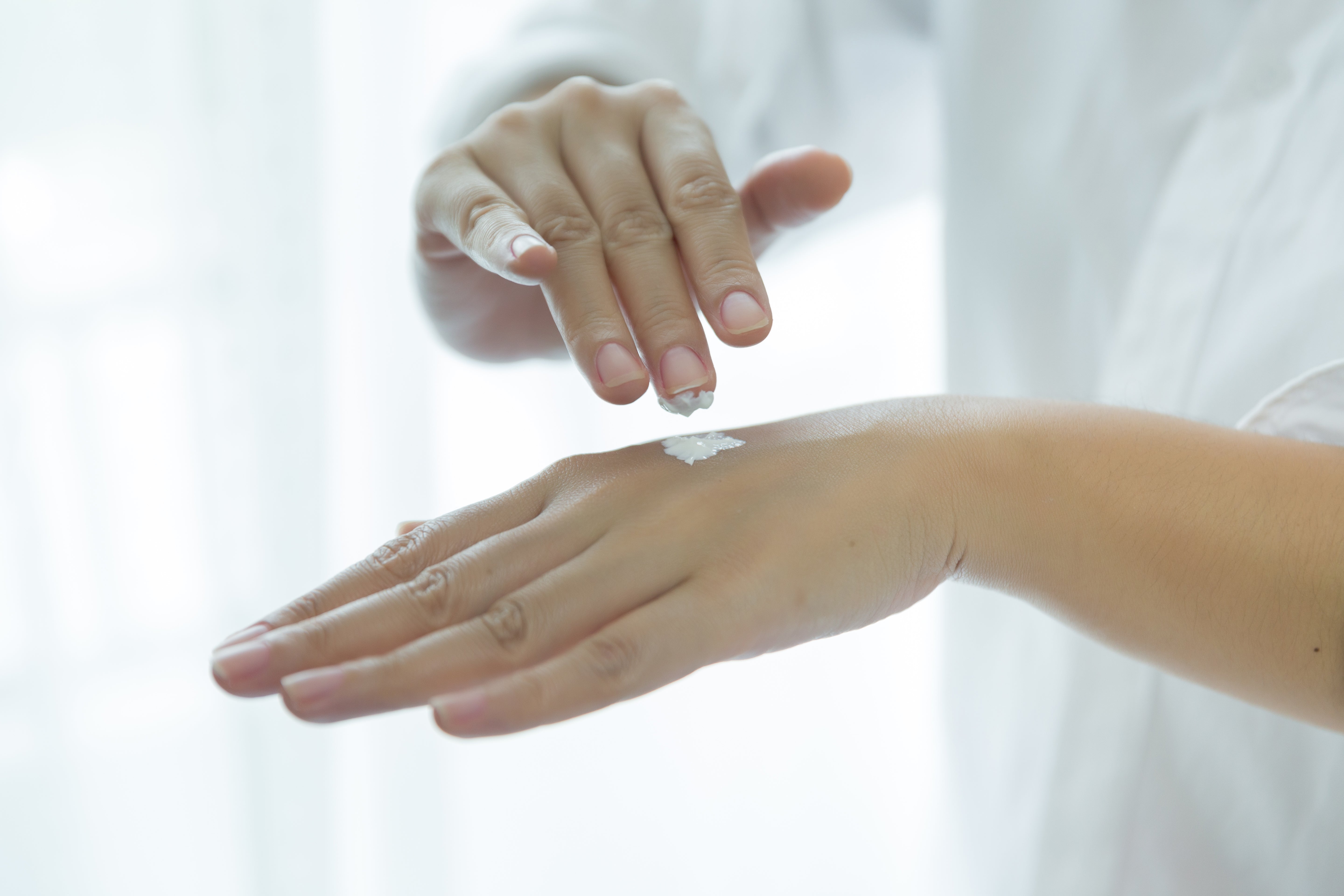 Why Water-Free Creams Behave Differently on Your Skin